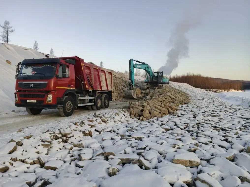 Берег Нюкжи станет крепче