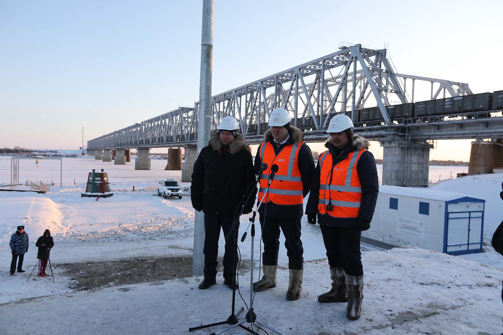 На Транссибе открыт новый мост через Зею